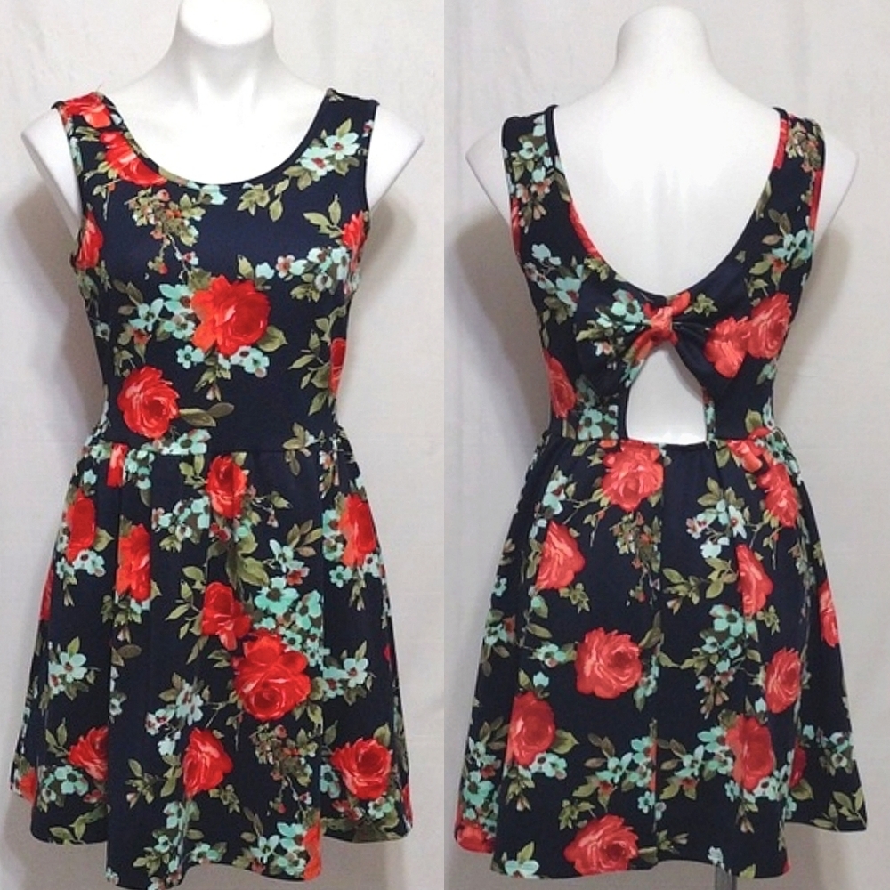 Crystal Doll Garden Party Floral Dress M Fit & Flare Cutout V-Back Feminine Chic